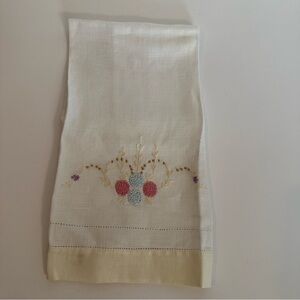 Vintage Linen Tea Towel/Guest Display Towel Handmade Floral Embroidery/Appliqué